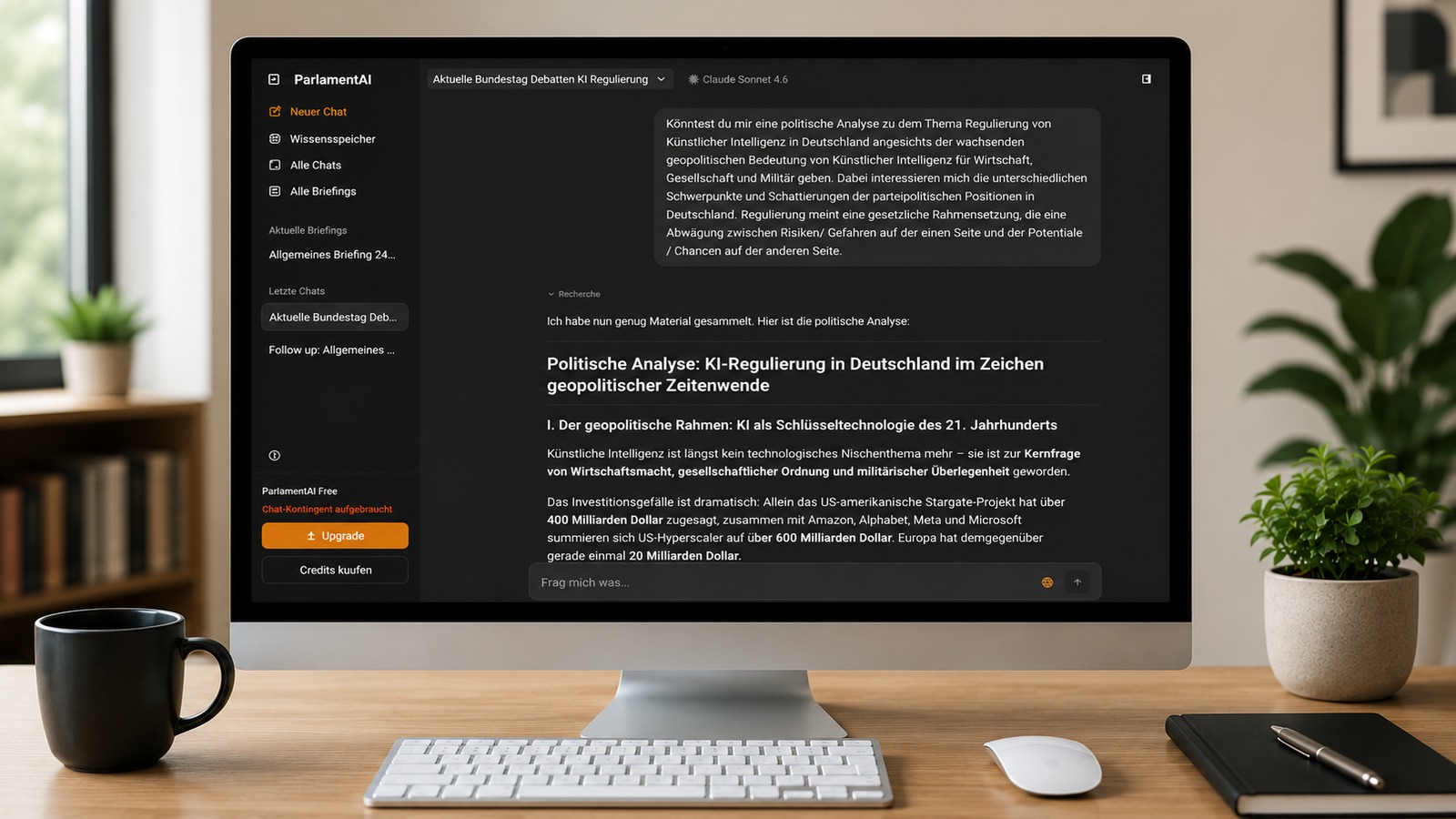 Moderner Arbeitsplatz mit großem Bildschirm. Auf dem Bildschirm ist ParlamentAI zu sehen. Die Anwendung nutzt Künstliche Intelligenz und zeigt eine Analyse zu Regeln für Künstliche Intelligenz in Deutschland.